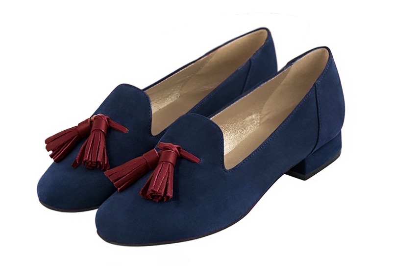 Navy blue and burgundy red women's loafers with pompons. Round toe. Flat leather soles. Front view - Florence KOOIJMAN